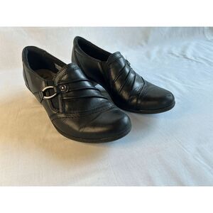 Women's Earth Origins Black Leather Dress Shoe, Small Heel, Size 9M, Buckle